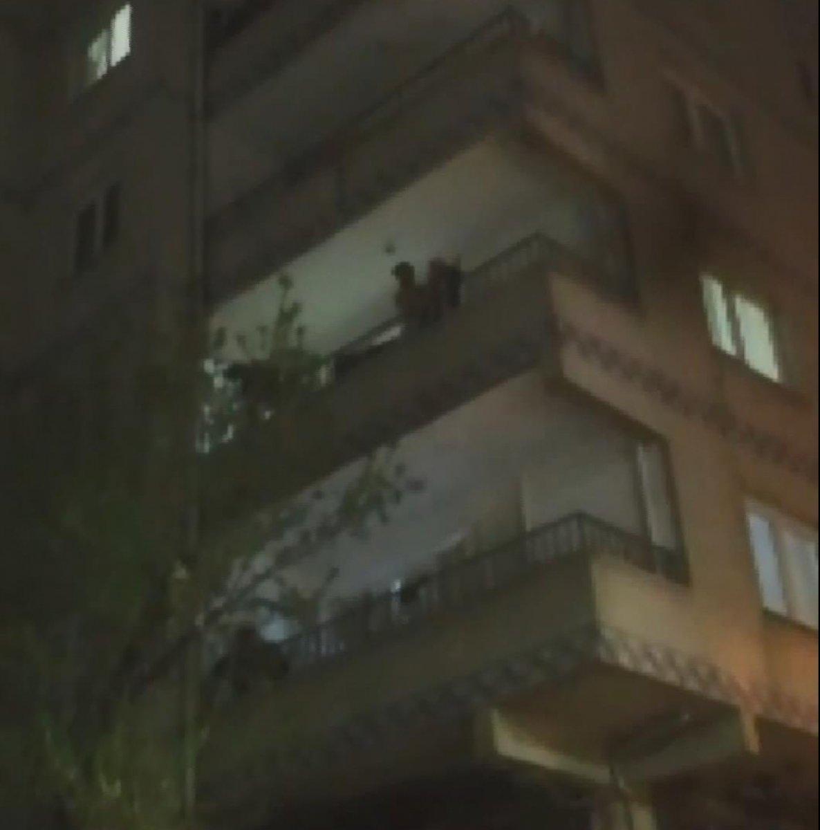 İstanbul'da tartıştığı eşini balkonda darbetti