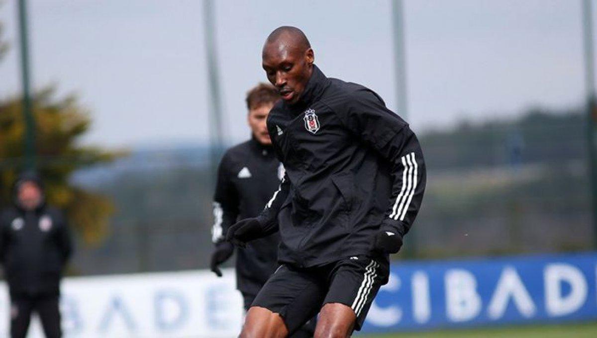 Beşiktaş'ta Atiba kadrodan çıkarıldı
