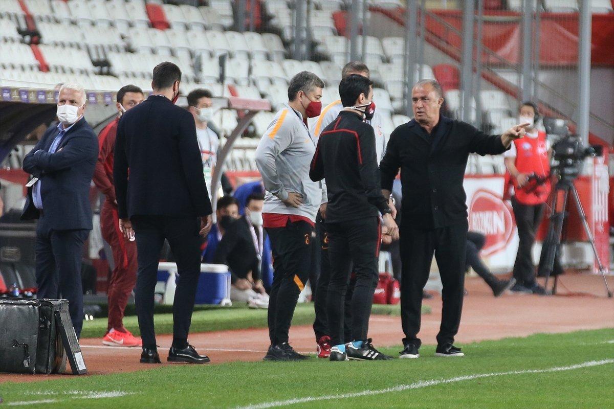 Galatasaray deplasmanda Antalyaspor'u mağlup etti