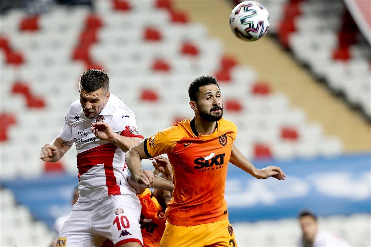 Galatasaray deplasmanda Antalyaspor'u mağlup etti