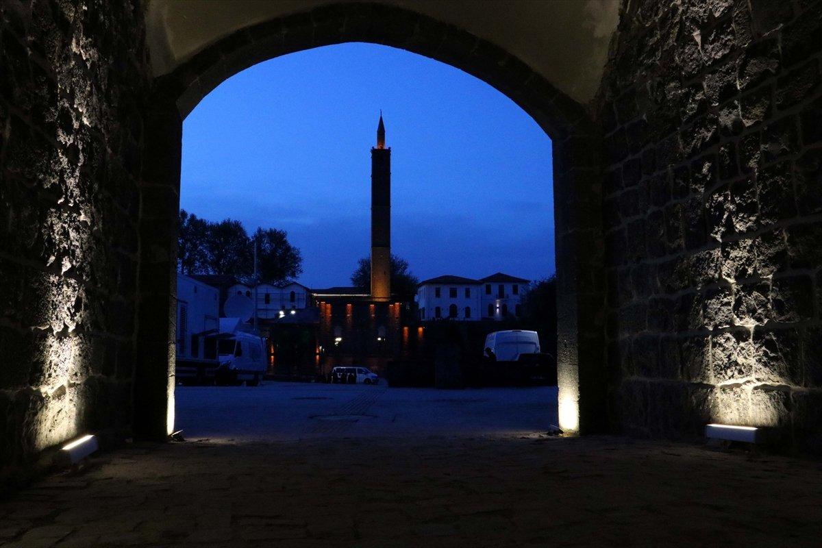 Diyarbakır'ın tarihi 'Küpeli Kapısı' geçişlere açıldı