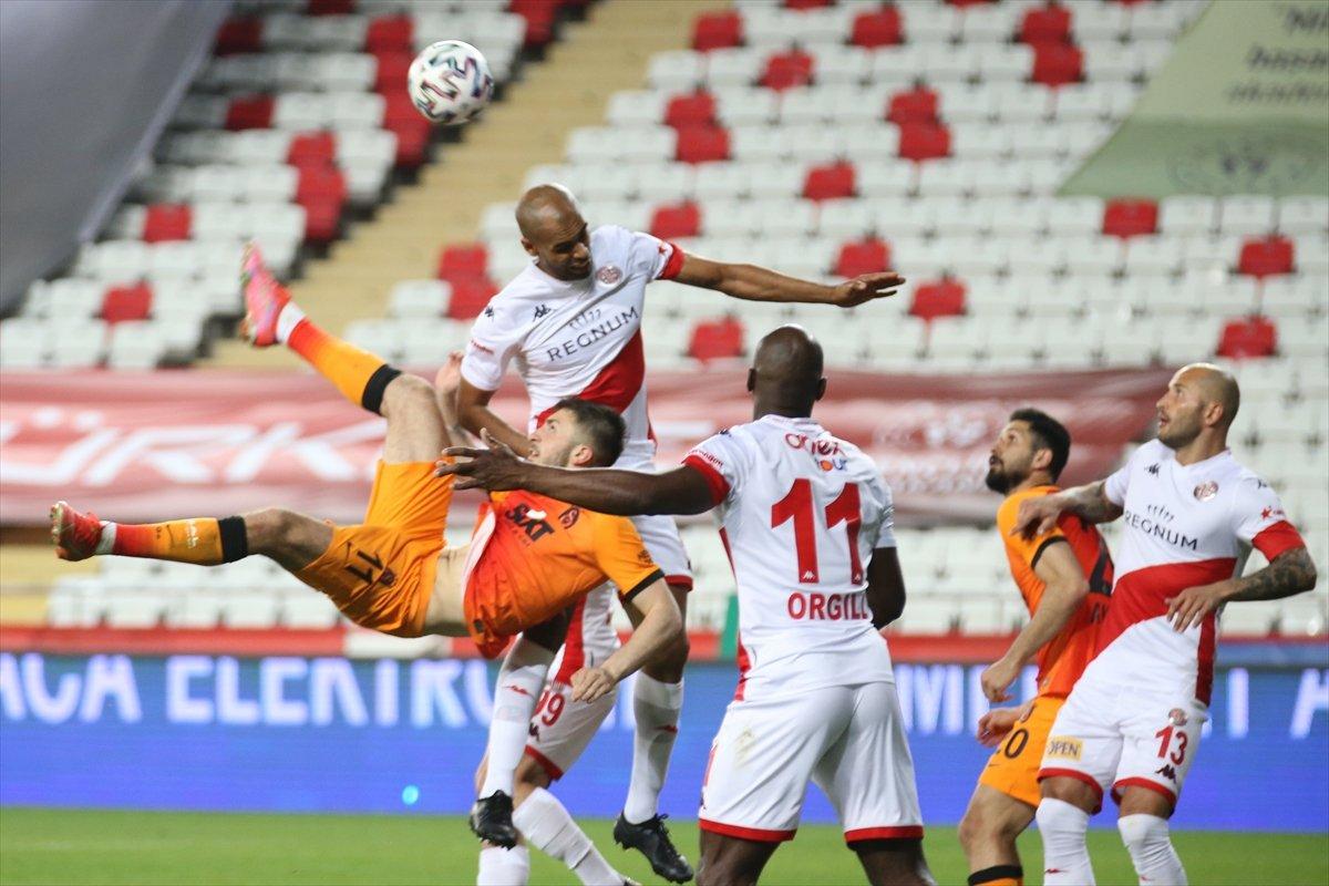 Galatasaray deplasmanda Antalyaspor'u mağlup etti
