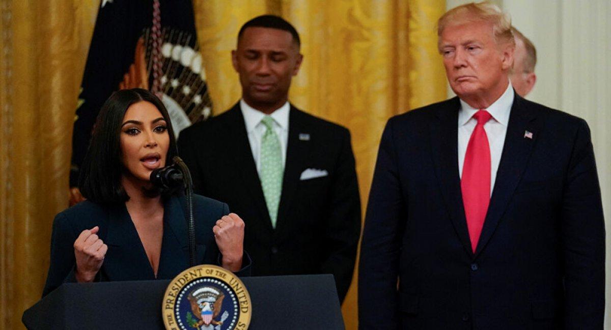 Kim Kardashian ile kardeşi Khloe Kardashian’dan skandal mesajlar