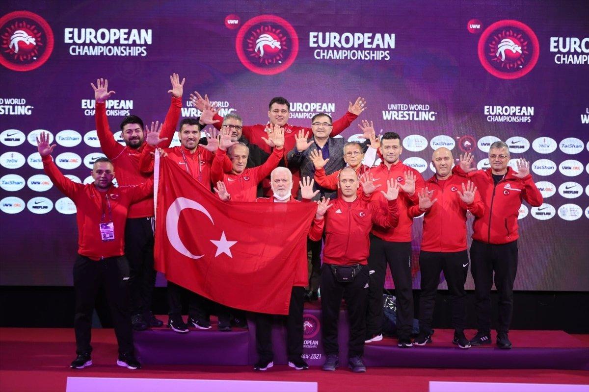 Cumhurbaşkanı Erdoğan, milli güreşçi Rıza Kayaalp'i telefonda kutladı