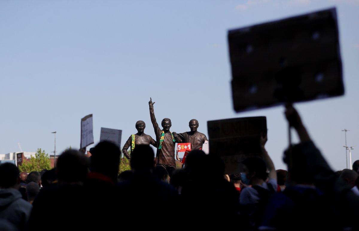 Manchester United taraftarı Avrupa Süper Ligi'ni protesto etti
