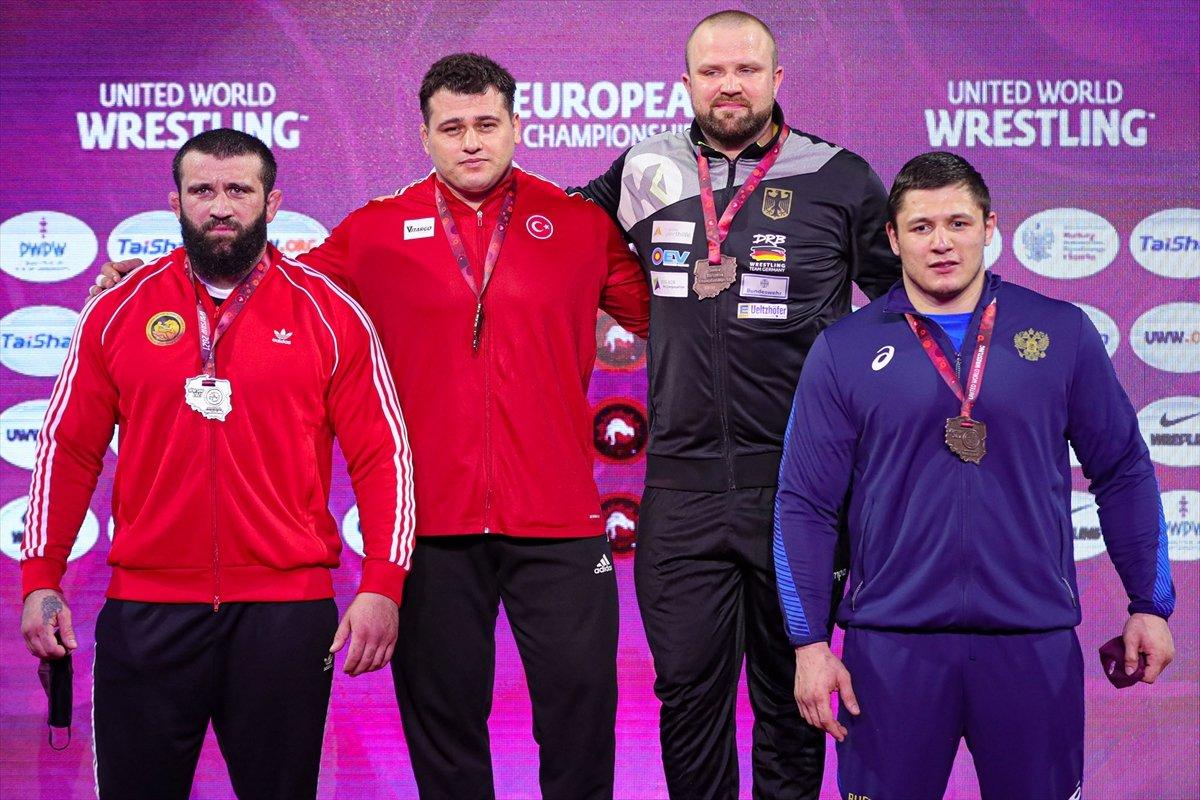 Cumhurbaşkanı Erdoğan, milli güreşçi Rıza Kayaalp'i telefonda kutladı