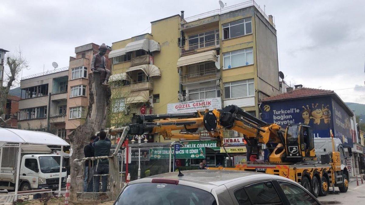 CHP’li Gemlik Belediyesi’nden Keloğlan heykeli