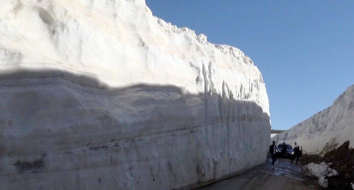 Muş Kurtik Dağı'nda kar kalınlığı 6 metreye ulaştı