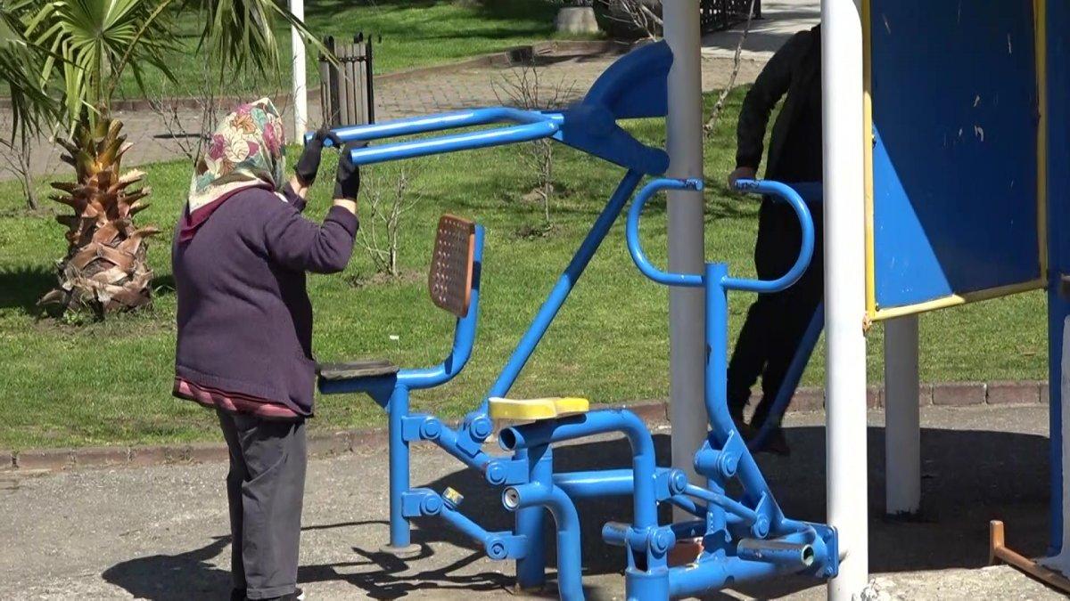 Sinop'ta yaşlılar koronavirüsten sporla korunmaya çalışıyor