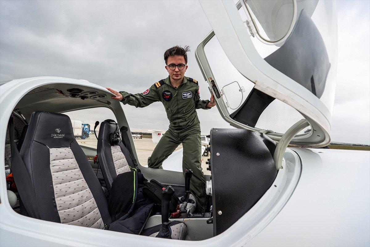 Türkiye'nin 17 yaşındaki en genç pilotu