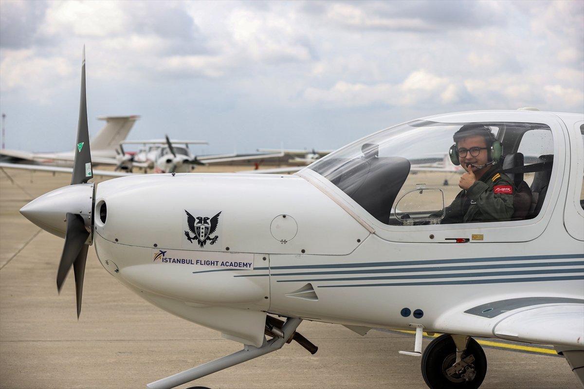 Türkiye'nin 17 yaşındaki en genç pilotu