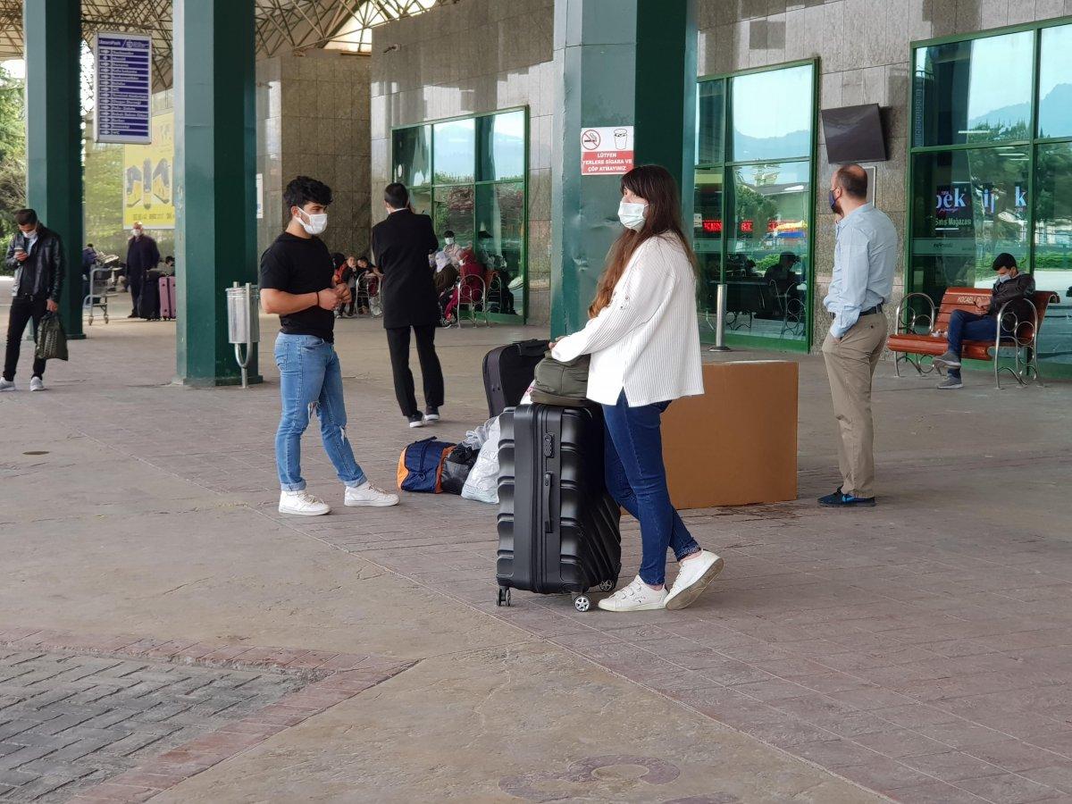 İzmit'te otogarlarda yoğunluk yaşanıyor