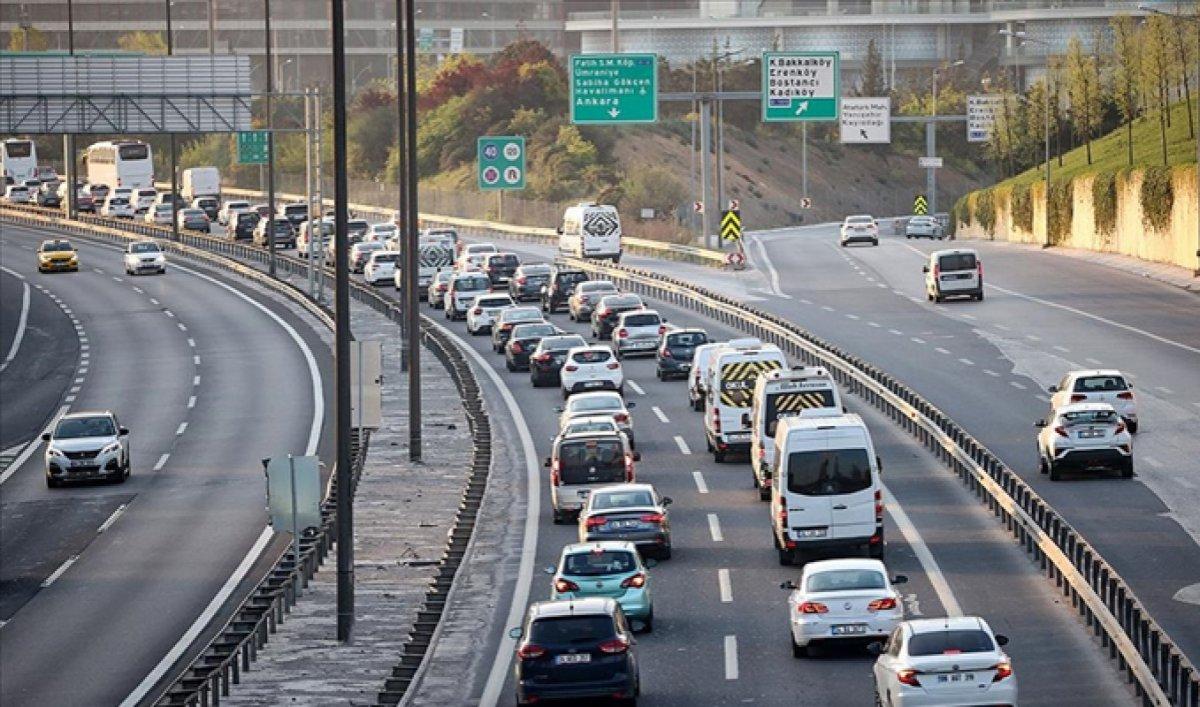 İstanbul'da trafik kilitlenme noktasına geldi