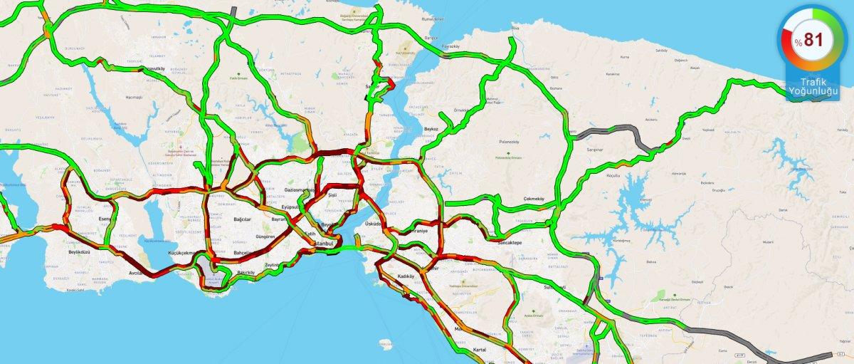 İstanbul'da trafik kilitlenme noktasına geldi