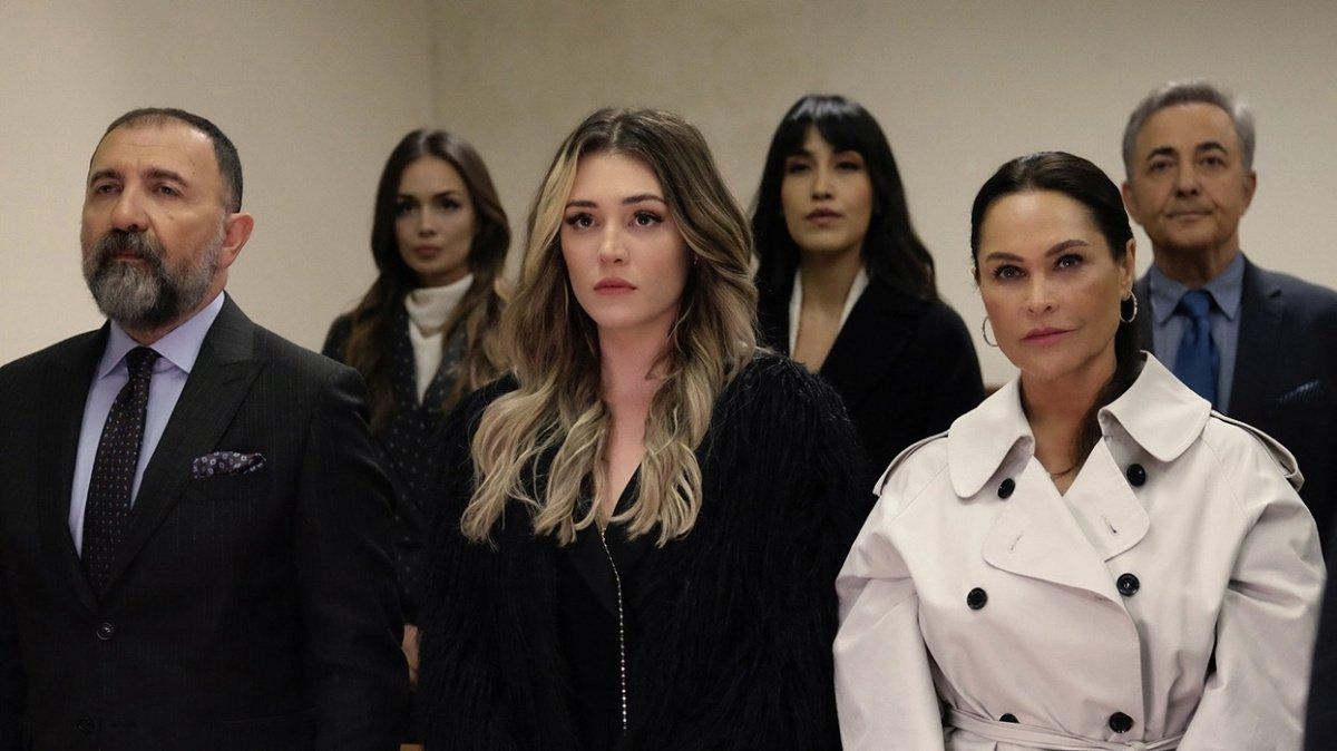 Hülya Avşar, tokat attığı Ertuğrul Postoğlu'nun çenesini çıkardı