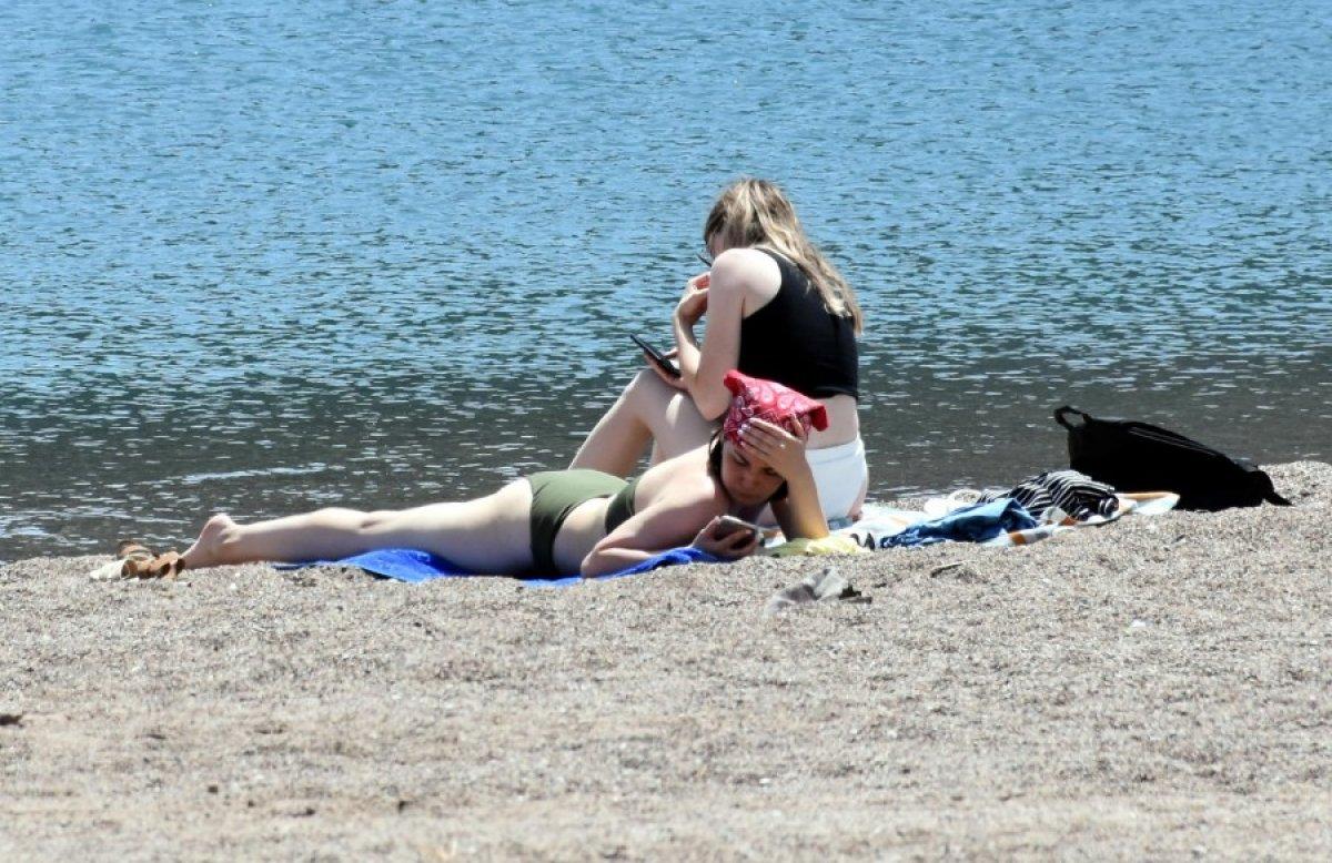 Marmaris'te vatandaşlar denizin keyfini çıkardı