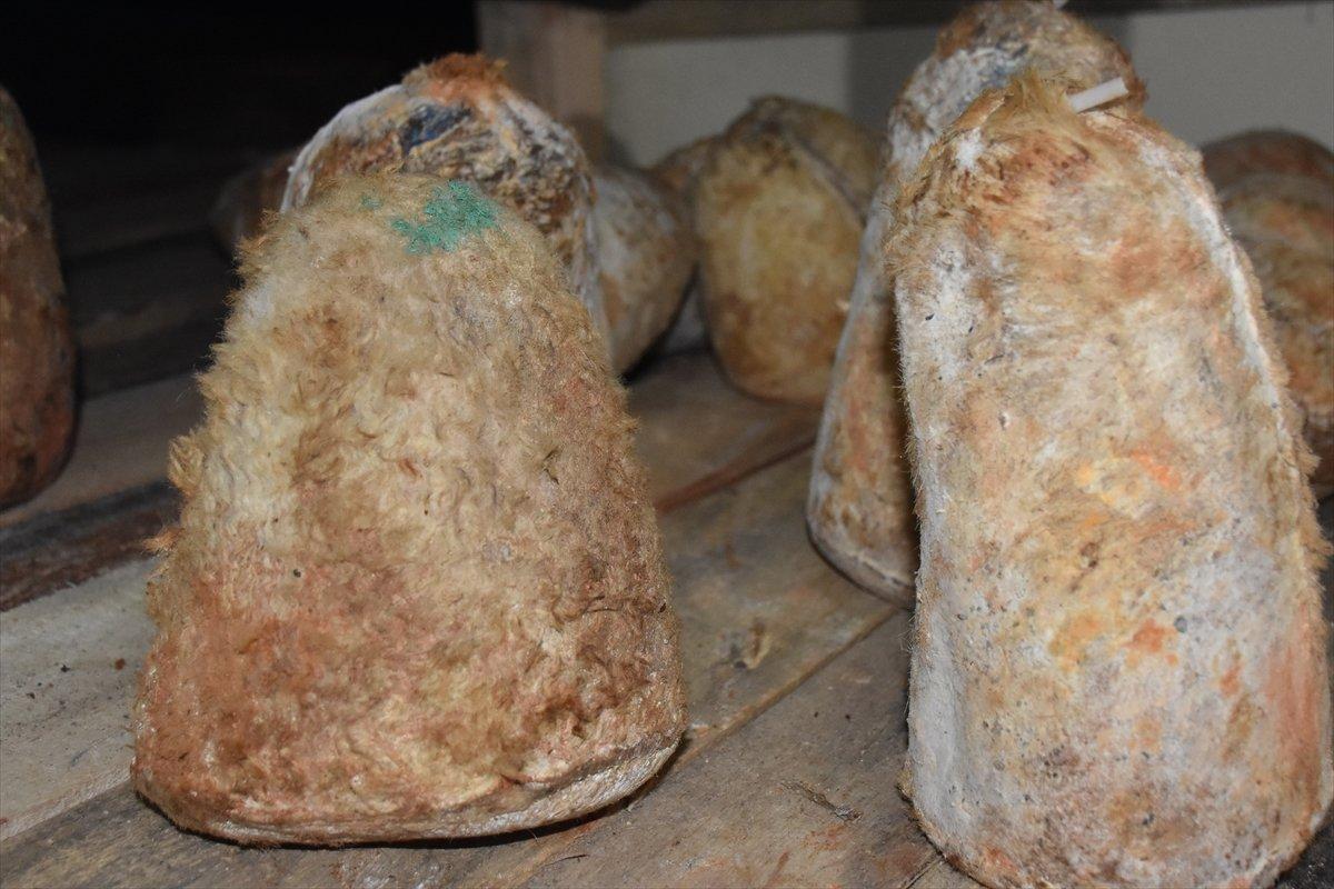 Bayat peyniri üretimi 7 kadın tarafından yapılıyor