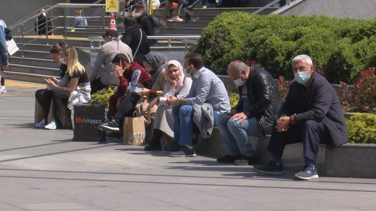 İstanbul'da tam kapanma öncesi 'AVM yoğunluğu'