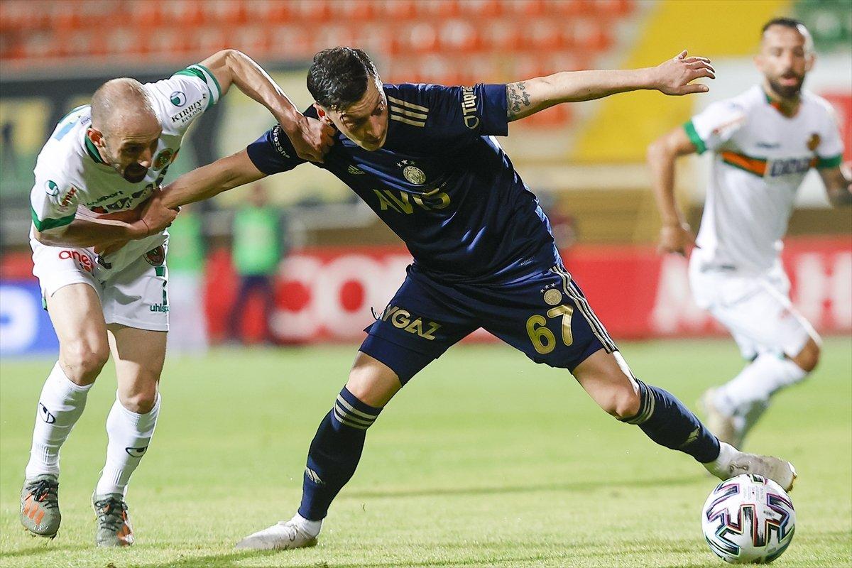 Fenerbahçe, deplasmanda Alanyaspor'la golsüz berabere kaldı