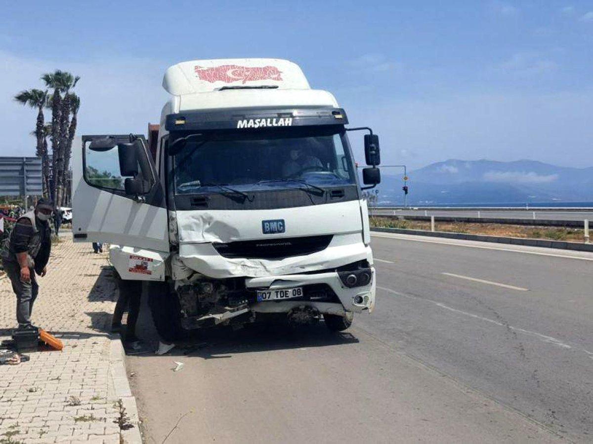 Antalya'da korkunç kaza: Oğlu için alışverişe giderken hayatını kaybetti