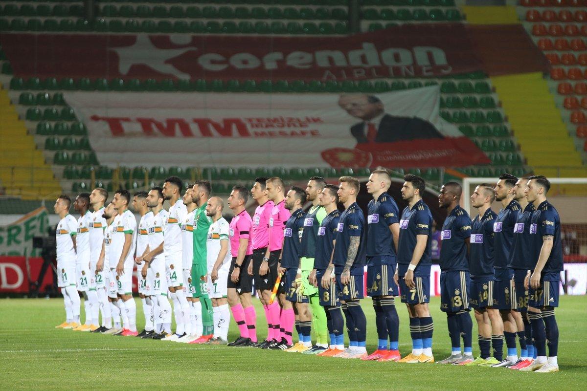 Fenerbahçe, deplasmanda Alanyaspor'la golsüz berabere kaldı