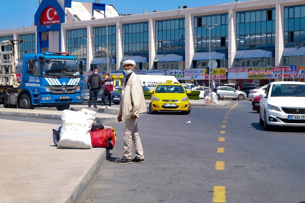 İstanbul'da otogarlarda 'tam kapanma' yoğunluğu