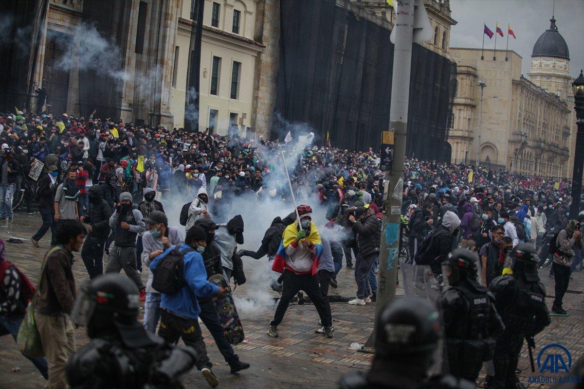 Kolombiya'da vergi reformu protestolarında olaylar çıktı