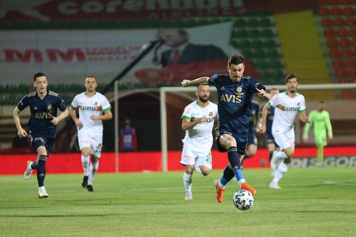 Fenerbahçe, deplasmanda Alanyaspor'la golsüz berabere kaldı