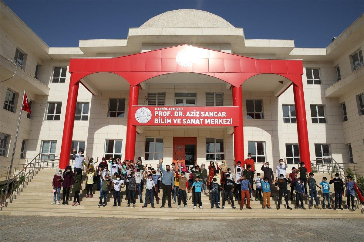 Mehmetçik, Suriyeli çocukların yüzünü güldürdü