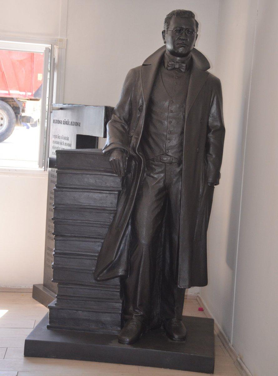 Sinop’ta Sabahattin Ali ve Tarzan Kemal'in heykelleri hazırlandı