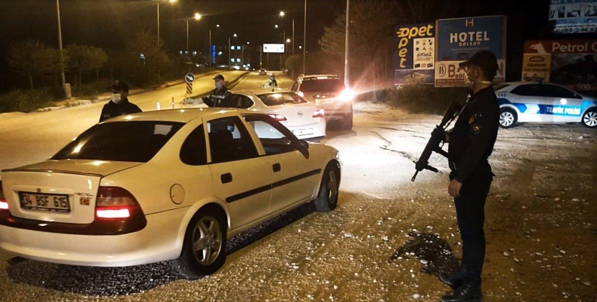 Edirne'ye girişlerde sıkı denetim uygulanıyor