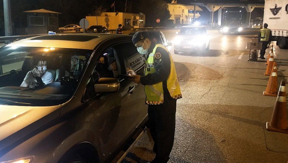 Edirne'ye girişlerde sıkı denetim uygulanıyor