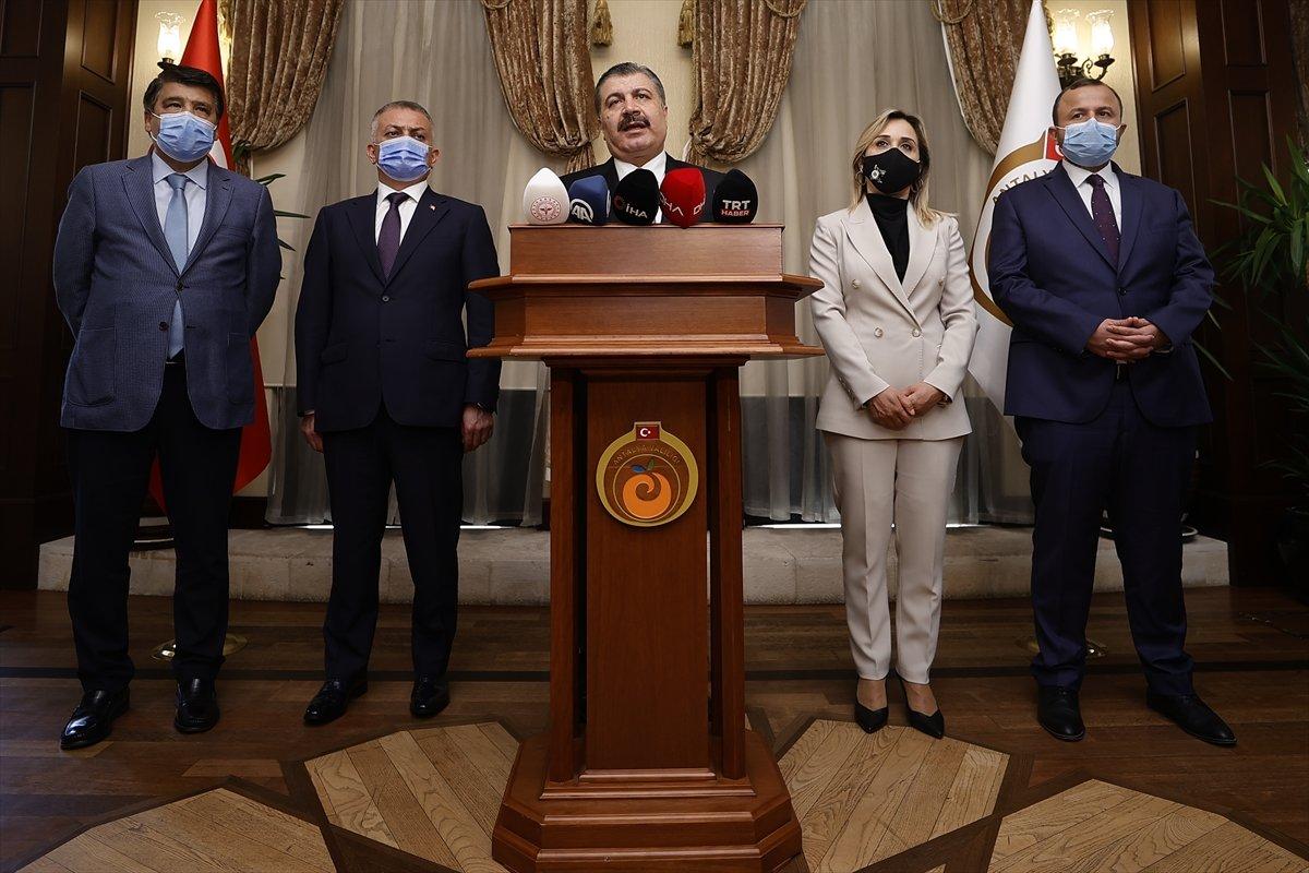 Fahrettin Koca: Tam kapanma zaruret haline gelmişti