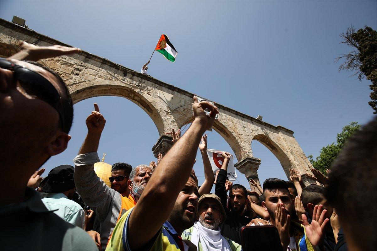 Mescid-i Aksa’da 60 bin kişinin katıldığı cuma namazı