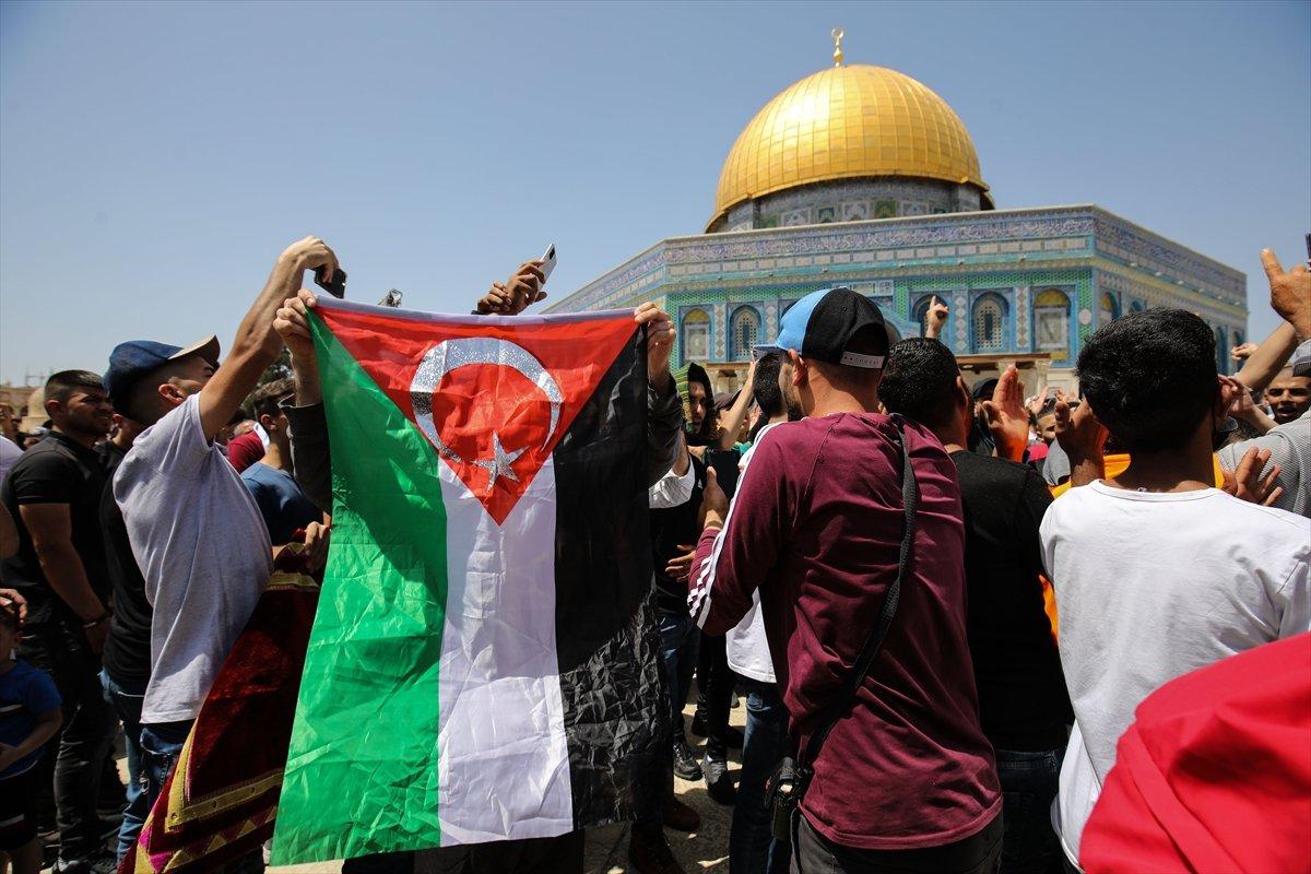 Mescid-i Aksa’da 60 bin kişinin katıldığı cuma namazı