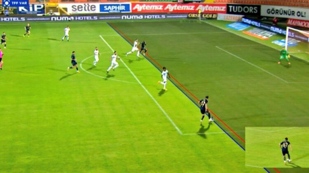 Fenerbahçeliler Alanyaspor maçında kural hatası var diyor