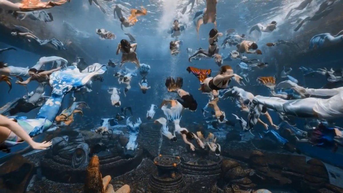 Çin'de rekor kıran deniz kızı gösterisi