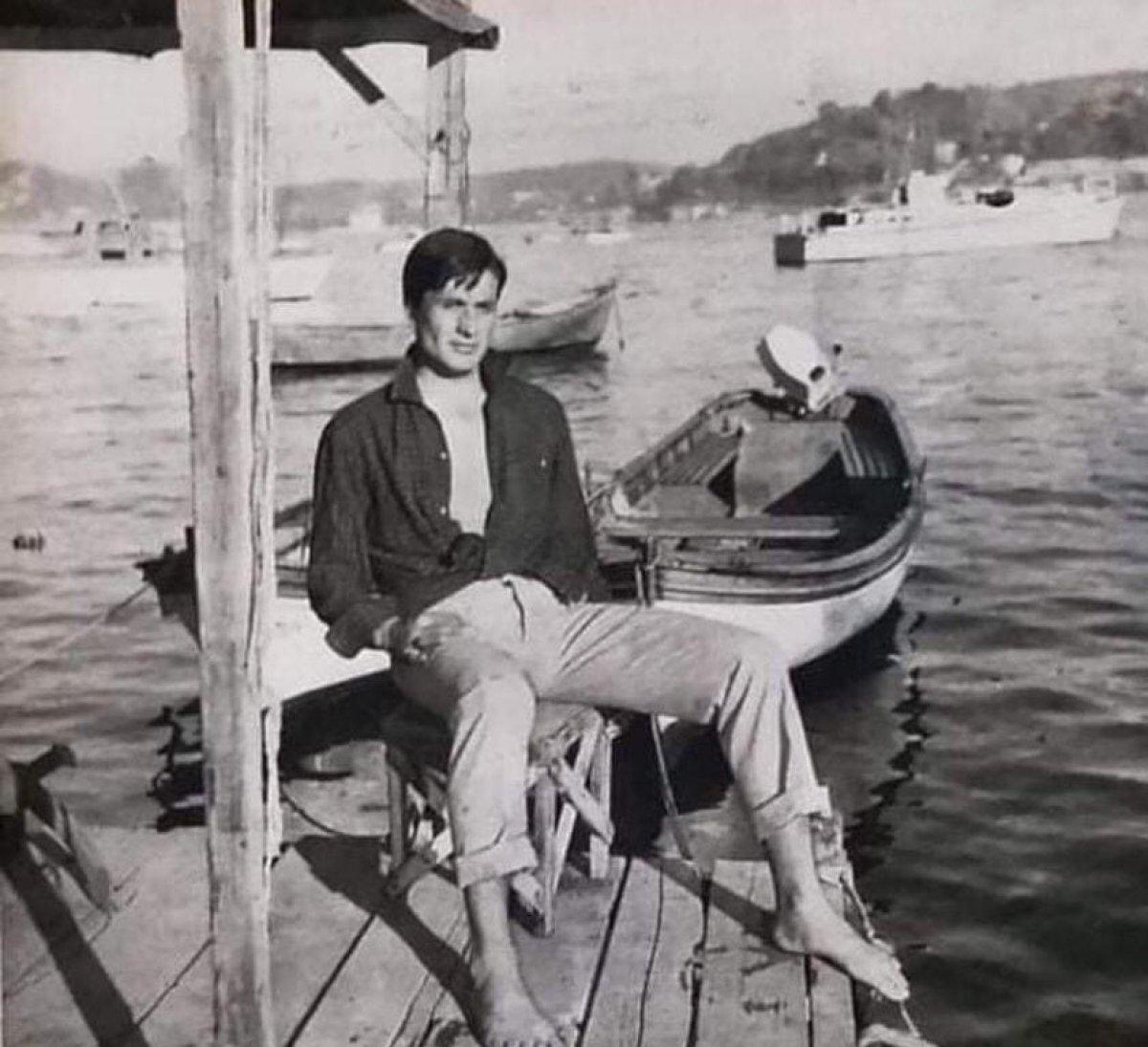 Cüneyt Arkın, zor zamanlar geçirdiği gençlik fotoğrafını paylaştı