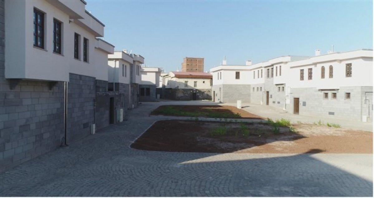 Sur’da yapımı tamamlanan yapılar hak sahiplerine teslim edilecek