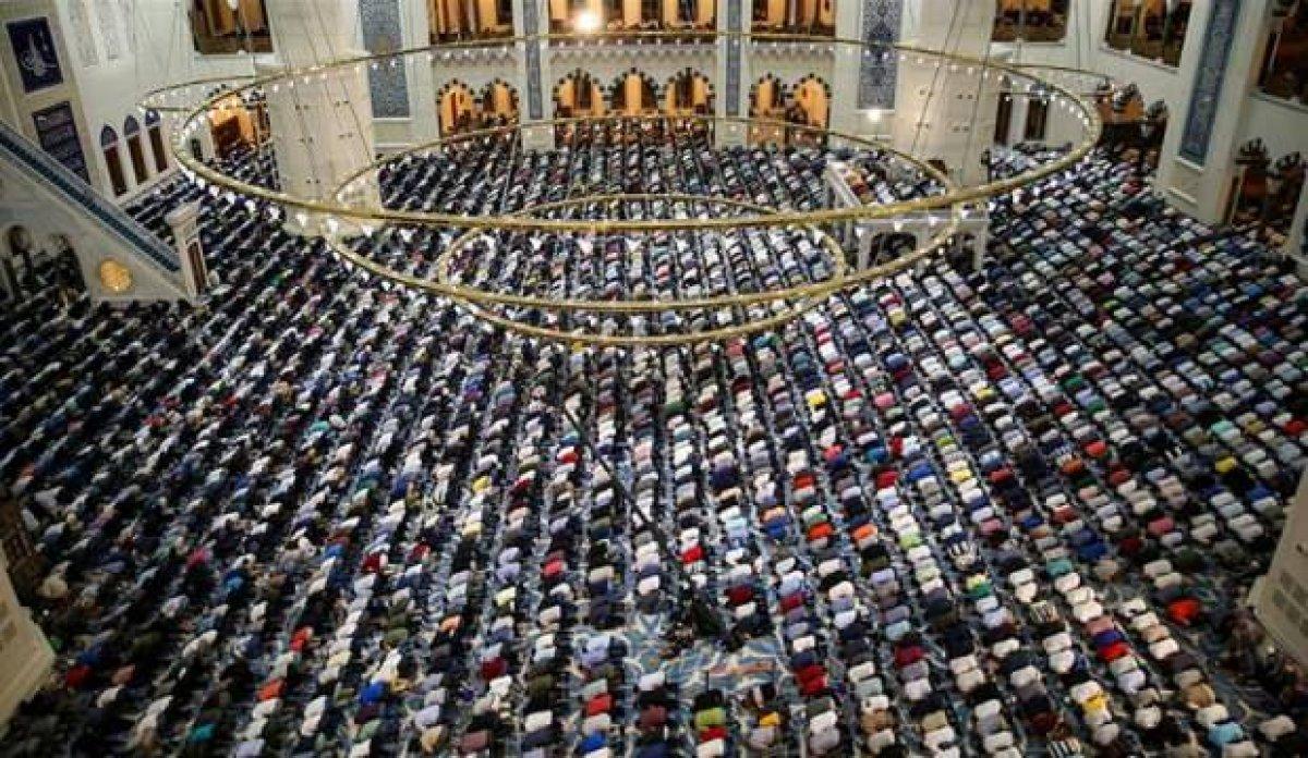 Bayram namazı kılınacak mı? Camilerde Ramazan Bayramı namazı hazırlığı..