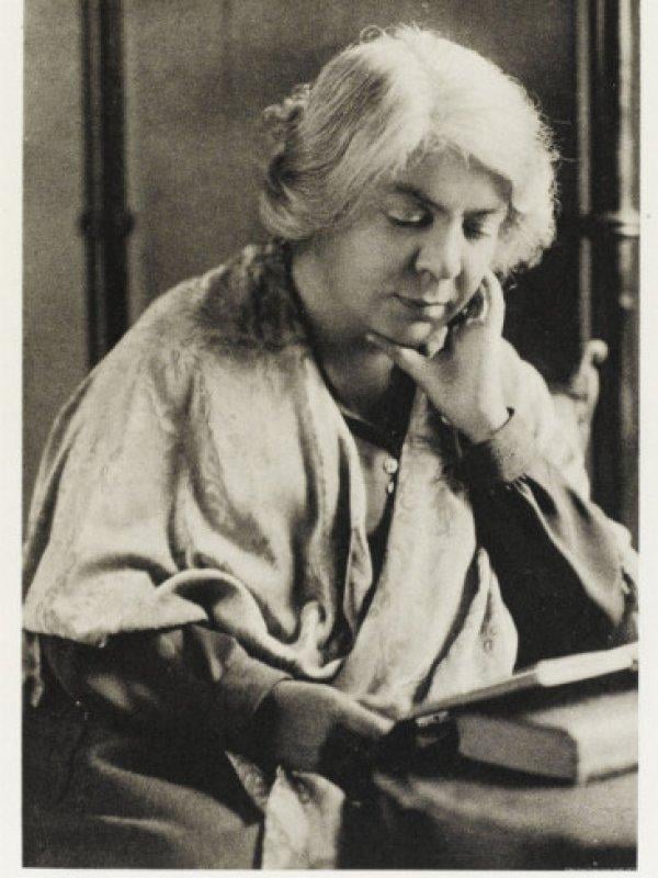 Dünyaca ünlü kadın yazarların kitap okuduğu anları