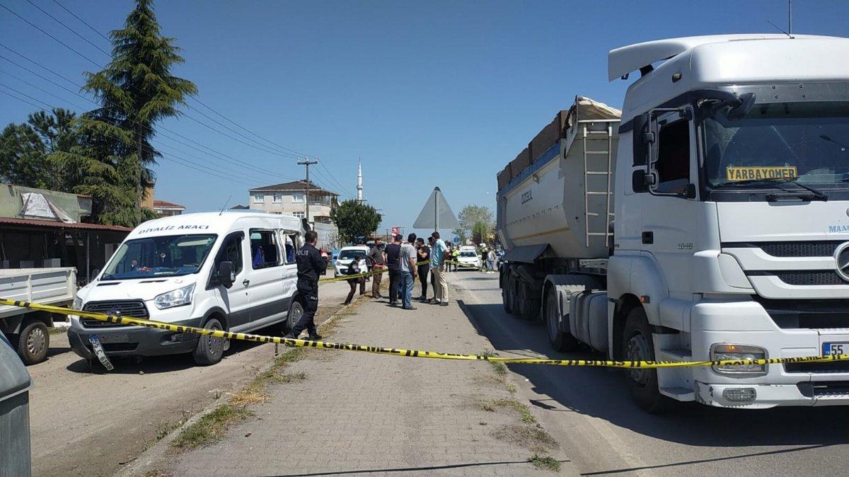 Samsun’da kaza yapan araç kaldırımda yürüyen çifte çarptı