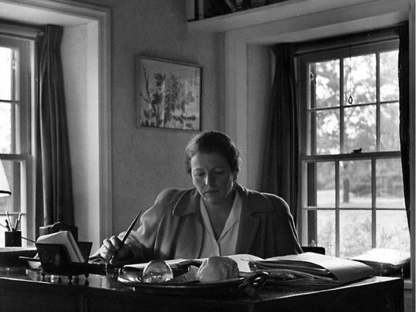 Dünyaca ünlü kadın yazarların kitap okuduğu anları