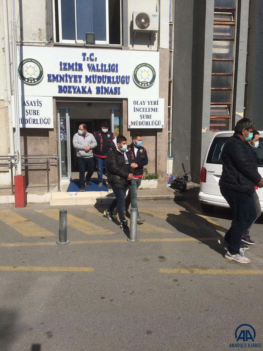 İzmir'de sahte banka evrakıyla 2 kişiyi 3 milyon 540 bin lira dolandırdılar