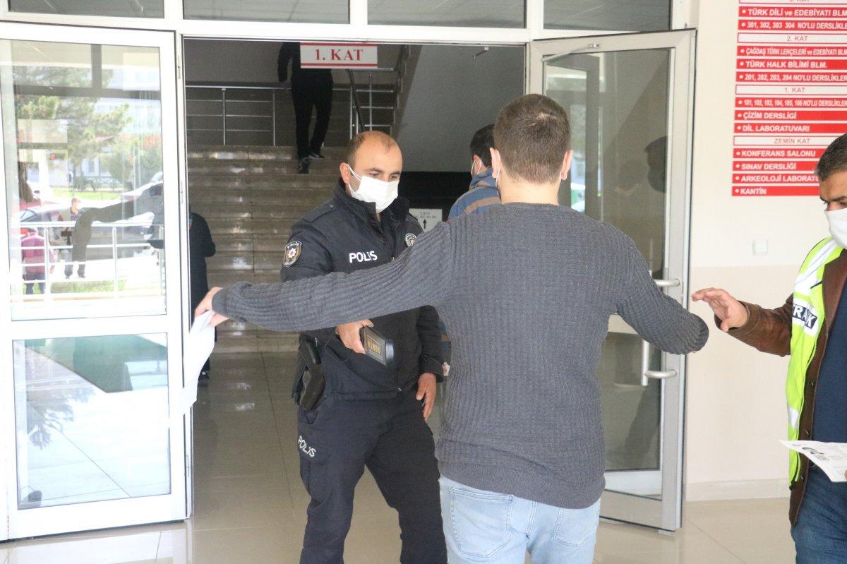 Sivas'ta kimliğini kaybeden aday, sınav salonuna son anda girdi