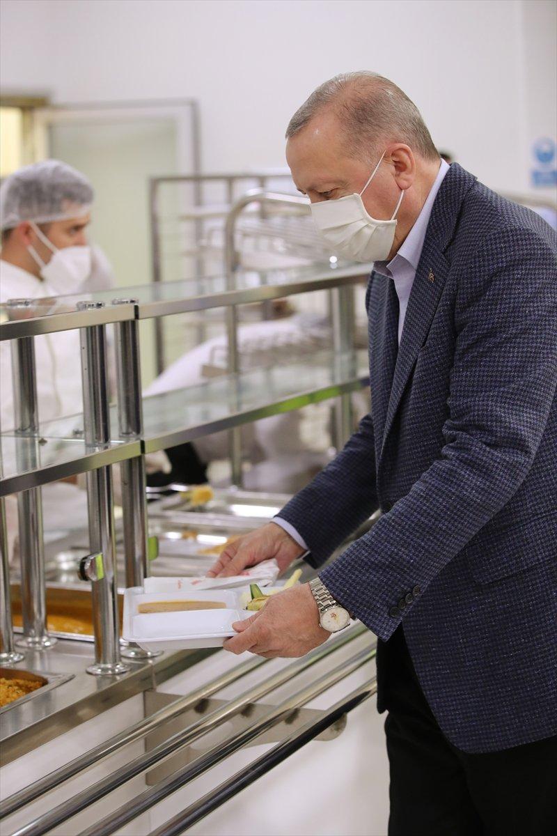 Cumhurbaşkanı Erdoğan, Tuzla'da işçilerle iftar yaptı