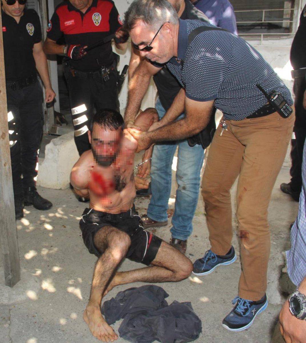 Adana'da, babası ve ağabeyini öldüren zanlının polise saldırdığı ortaya çıktı