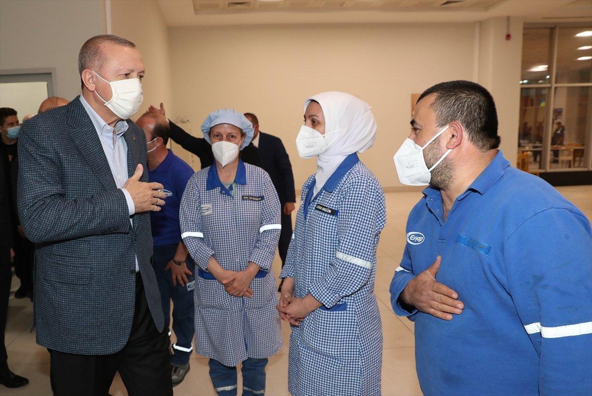 Cumhurbaşkanı Erdoğan, Tuzla'da işçilerle iftar yaptı