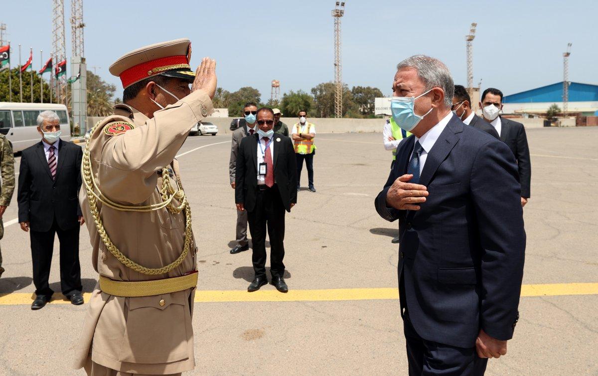 Hulusi Akar ve beraberindeki heyet Libya'da