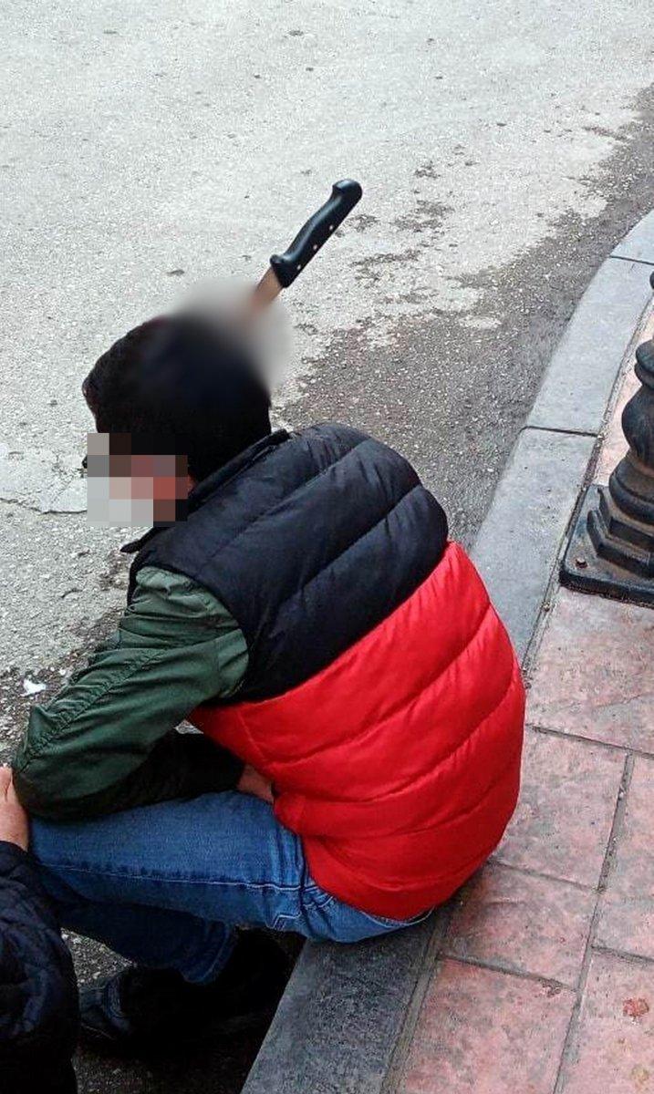 Samsun’da kafasına ekmek bıçağı saplandı, uyuşturucu ile yakalandı